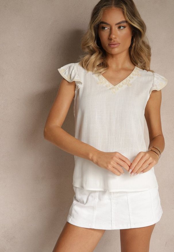 Renee - Biała Bluzka z Bawełny Ozdobiona Haftem Savoreia. Okazja: na co dzień. Kolor: biały. Materiał: bawełna. Wzór: aplikacja, haft. Styl: elegancki, casual