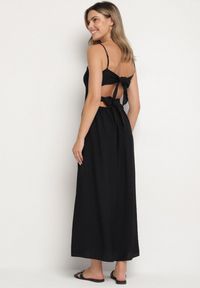 Born2be - Czarna Rozkloszowana Sukienka z Wiskozą Meravela. Okazja: na co dzień. Kolor: czarny. Materiał: wiskoza. Długość rękawa: na ramiączkach. Styl: elegancki, casual #3