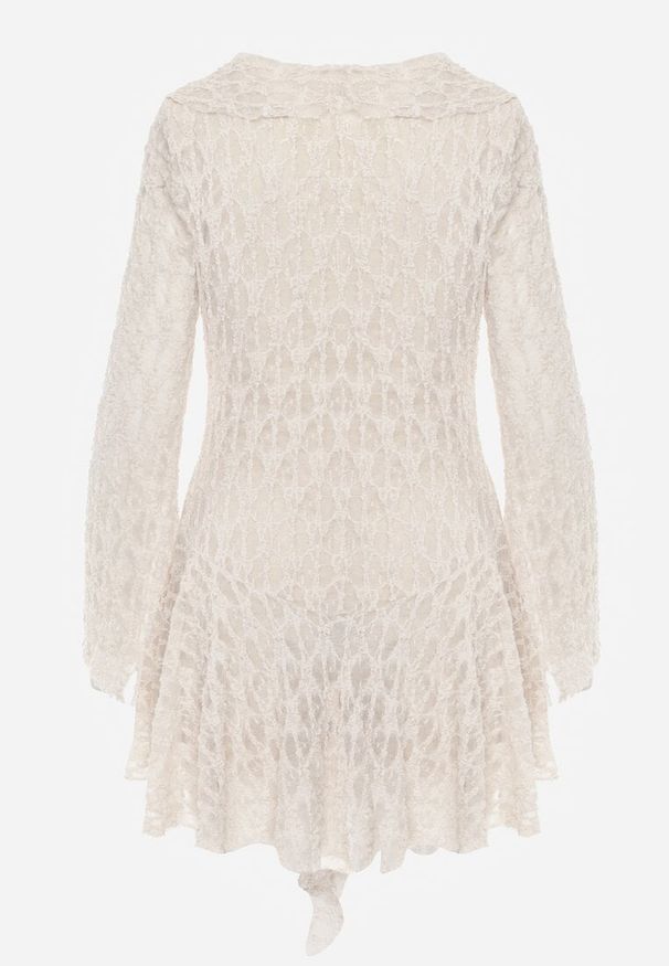 Renee - Beżowa Eteryczna Sukienka z Koronki z Falbankami i Wiązaniem Dianatta. Okazja: na co dzień. Typ kołnierza: kołnierz z falbankami. Kolor: beżowy. Materiał: koronka. Wzór: koronka. Styl: casual, elegancki, boho