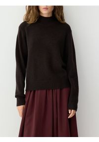 Reserved - Wełniany sweter z dodatkiem kaszmiru - ciemnobrązowy. Kolor: brązowy. Materiał: wełna, kaszmir