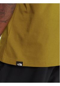 The North Face T-Shirt Simple Dome NF0A87NG Żółty Regular Fit. Kolor: żółty. Materiał: syntetyk
