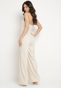 Born2be - Beżowy Kombinezon na Szyję Ozdobiony Guzikami Ellidell. Okazja: na imprezę, na co dzień. Kolor: beżowy. Długość: długie. Wzór: aplikacja. Styl: casual, klasyczny #4