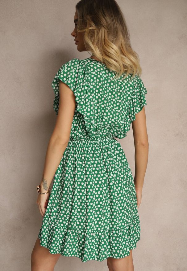 Renee - Zielona Bawełniana Sukienka o Rozkloszowanym Kroju z Guzikami w Kwiatowy Wzór Roniva. Okazja: na co dzień, na imprezę. Kolor: zielony. Materiał: bawełna. Wzór: kwiaty. Sezon: lato. Typ sukienki: rozkloszowane, proste. Styl: casual