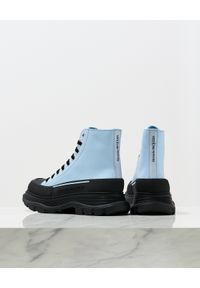 Alexander McQueen - ALEXANDER MCQUEEN - Niebieskie botki na platformie. Nosek buta: okrągły. Zapięcie: sznurówki. Kolor: czarny. Obcas: na platformie. Styl: klasyczny #3
