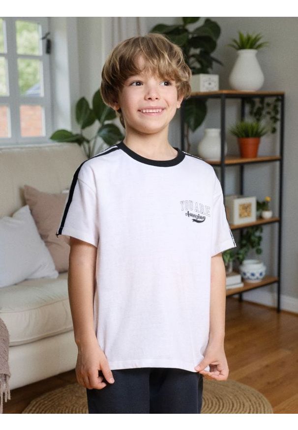 Sinsay - Koszulka z nadrukiem - biały. Kolor: biały. Wzór: nadruk