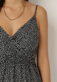 Born2be - Czarna Sukienka Agalena. Typ kołnierza: dekolt kopertowy. Kolor: czarny. Materiał: bawełna. Długość rękawa: na ramiączkach. Typ sukienki: kopertowe. Długość: mini #2