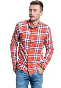 Lee - KOSZULA LEE BUTTON DOWN REGULAR LAVA RED L880ZJAF. Okazja: na co dzień. Typ kołnierza: button down. Długość rękawa: długi rękaw. Długość: długie. Styl: casual