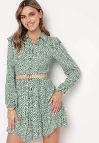 Born2be - Zielona Rozkloszowana Sukienka Mini w Kwiaty z Falbankami na Ramionach Lorean. Okazja: na spacer, na imprezę. Typ kołnierza: kołnierz z falbankami. Kolor: zielony. Materiał: materiał. Wzór: kwiaty. Sezon: lato. Styl: elegancki. Długość: mini #7