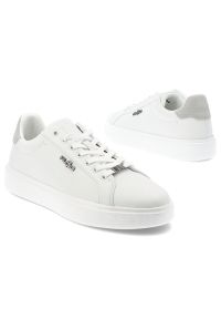 Sneakersy męskie Filippo, cholewka ze skóry naturalnej o gładkim wykończeniu klasyczne wiązanie na płaskiej podeszwie, białe, MP7840/26. Kolor: biały. Materiał: skóra. Szerokość cholewki: normalna. Wzór: gładki. Obcas: na płaskiej podeszwie #5