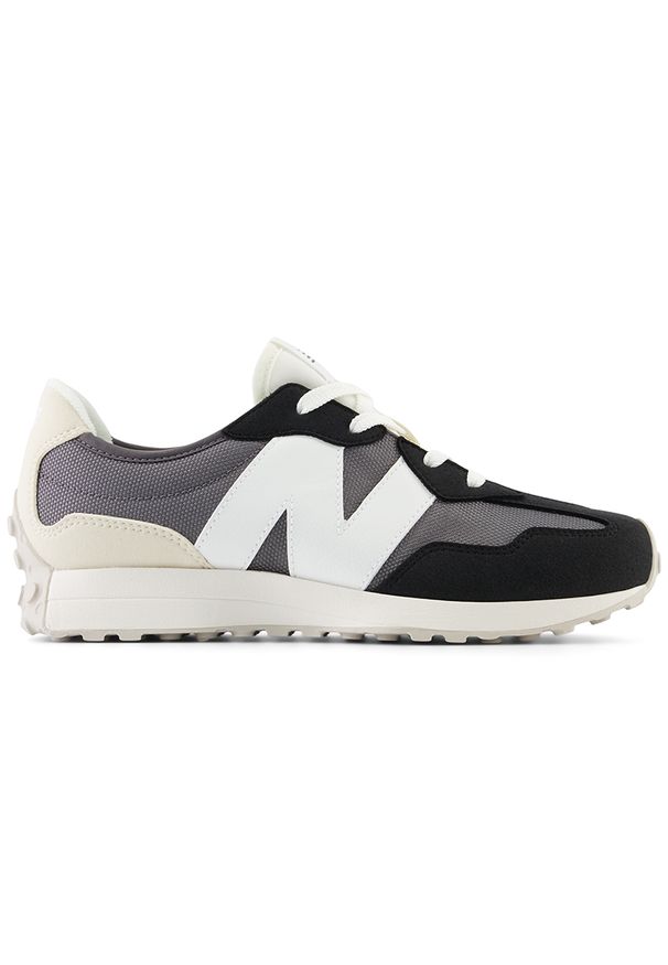 Buty dziecięce New Balance GS327FG – czarne. Okazja: na co dzień. Kolor: czarny. Materiał: guma, syntetyk, materiał. Szerokość cholewki: normalna. Sezon: lato