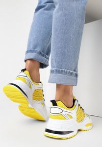 Born2be - Biało-Żółte Sneakersy Elrinvia. Wysokość cholewki: przed kostkę. Nosek buta: okrągły. Kolor: biały. Materiał: jeans, materiał. Szerokość cholewki: normalna. Wzór: napisy, aplikacja #2