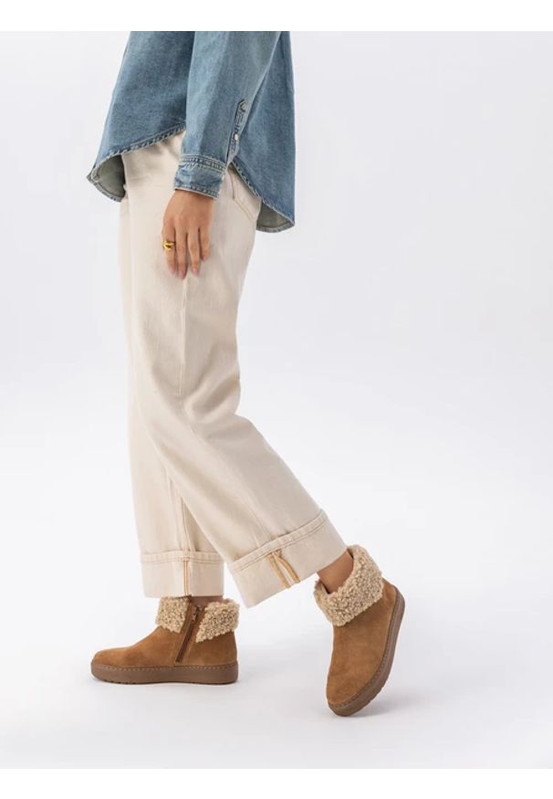 Ryłko - Rude śniegowce z futerkiem ocieplane wełną. Okazja: na co dzień. Nosek buta: okrągły. Zapięcie: bez zapięcia. Kolor: brązowy. Szerokość cholewki: normalna. Wysokość cholewki: za kostkę. Materiał: skóra, welur. Sezon: zima. Styl: casual, street