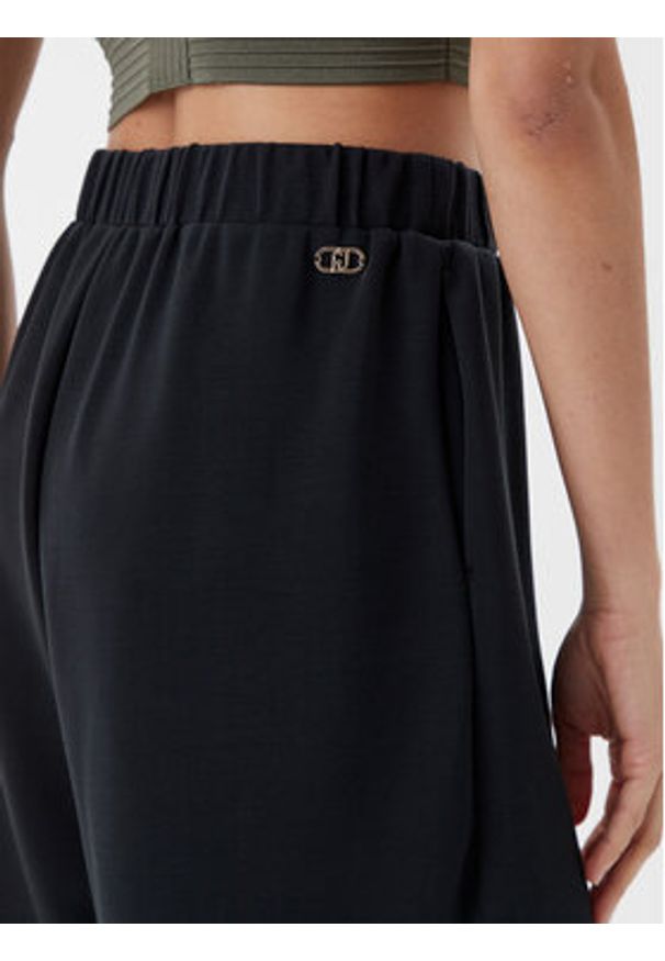 Liu Jo Szorty materiałowe TA5227 J4869 Czarny Relaxed Fit. Kolor: czarny. Materiał: syntetyk