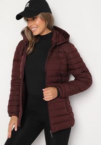 Born2be - Bordowa Pikowana Kurtka z Kapturem i Sznurkami Miviana. Okazja: na spacer. Typ kołnierza: kaptur. Kolor: czerwony. Materiał: jeans. Długość rękawa: długi rękaw. Długość: długie #5
