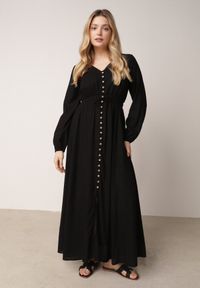 Born2be - Czarna Rozkloszowana Sukienka z Lnem i Wiskozą Zdobiona Guzikami Maitiella. Okazja: na co dzień. Typ kołnierza: dekolt w kształcie V. Kolor: czarny. Materiał: wiskoza, len. Długość rękawa: długi rękaw. Wzór: aplikacja. Sezon: wiosna, lato. Styl: casual, elegancki #3