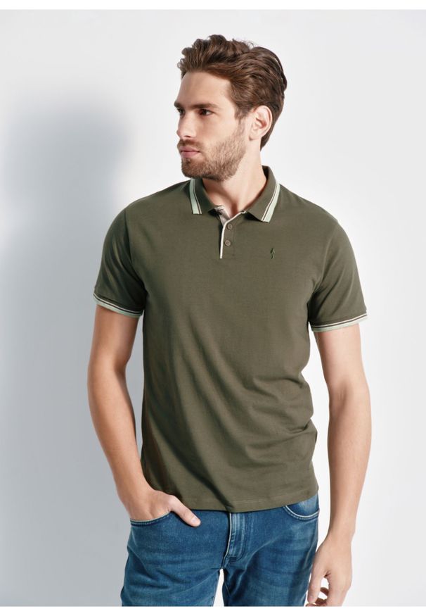Ochnik - Zielona koszulka polo męska. Typ kołnierza: polo. Kolor: zielony. Materiał: bawełna. Długość rękawa: krótki rękaw. Długość: krótkie