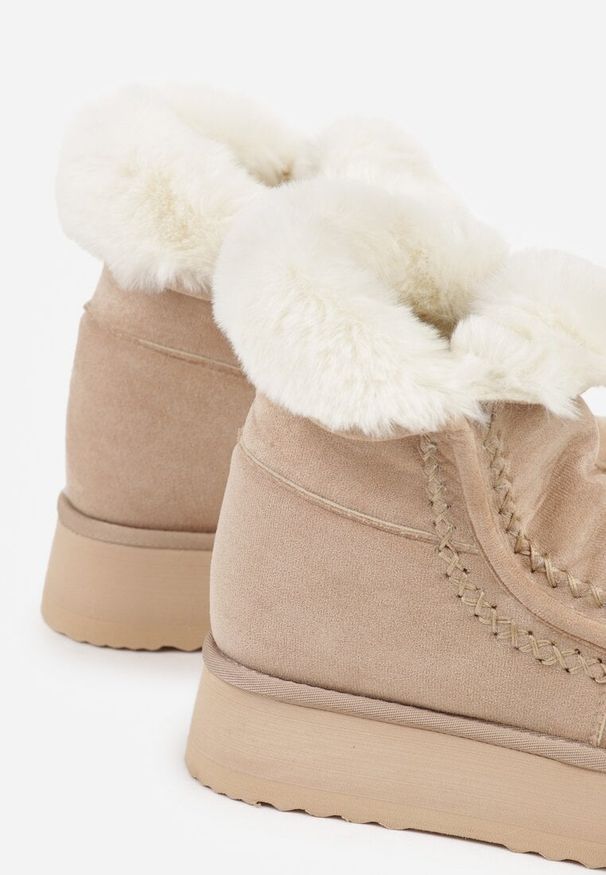 Renee - Beżowe Śniegowce Ozdobione Haftem Rawedena. Okazja: na co dzień. Kolor: beżowy. Materiał: jeans. Wzór: aplikacja, haft. Styl: casual