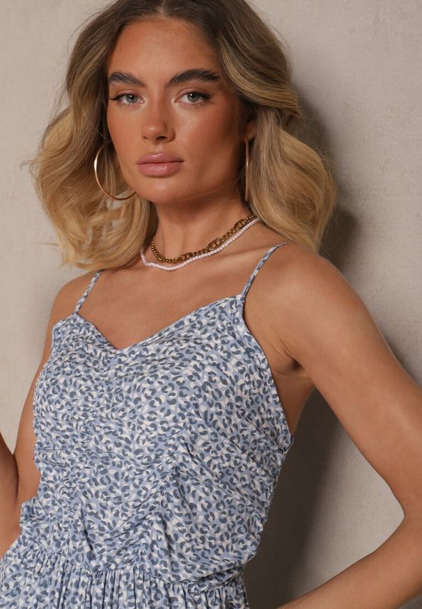 Renee - Jasnoniebieska Rozkloszowana Sukienka z Bawełny na Ramiączkach Jenarissea. Okazja: na co dzień, na ślub cywilny, na wesele. Typ kołnierza: dekolt w kształcie V. Kolor: niebieski. Materiał: bawełna. Długość rękawa: na ramiączkach. Styl: klasyczny, elegancki, casual. Długość: maxi