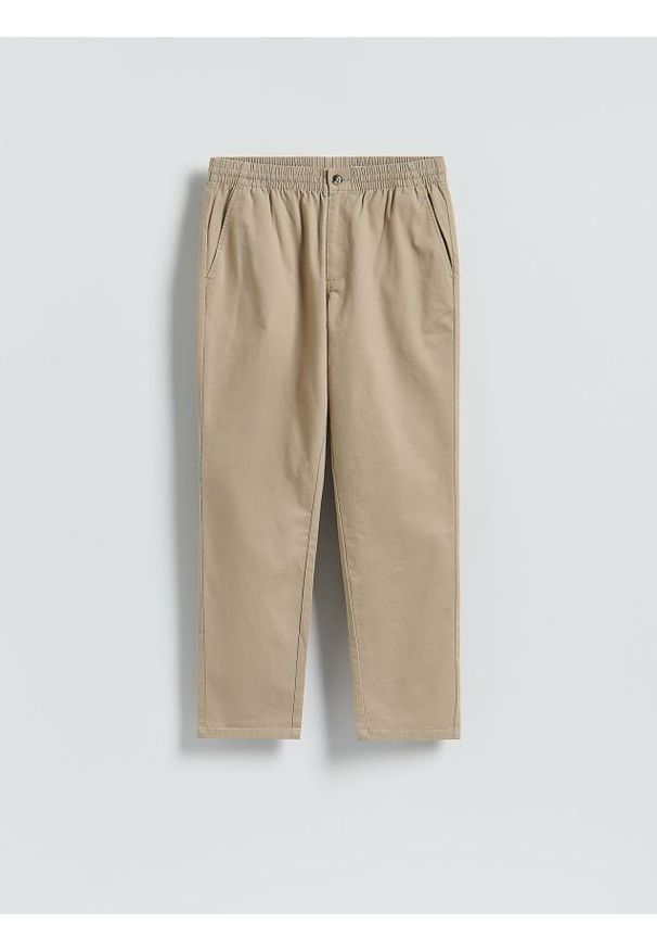 Reserved - Spodnie jogger slim - beżowy. Kolor: beżowy. Materiał: tkanina, bawełna