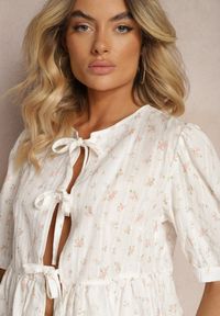 Renee - Beżowa Bluzka z Bawełny z Krótkim Rękawem i Ozdobnymi Wiązaniami z Przodu Rinsara. Kolor: beżowy. Materiał: bawełna. Długość rękawa: krótki rękaw. Długość: krótkie #3