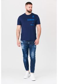 Armani Exchange - ARMANI EXCHANGE Granatowy t-shirt męski z niebieskim logo, Rozmiar M. Kolor: niebieski. Materiał: prążkowany. Wzór: nadruk