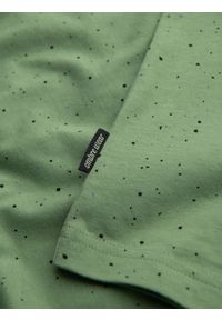 Ombre Clothing - Męski bawełniany t-shirt z nadrukiem i okrągłym dekoltem – zielony V4 - Rozmiar: L. Okazja: na co dzień. Kolor: zielony. Materiał: bawełna. Długość rękawa: krótki rękaw. Długość: krótkie. Wzór: nadruk. Sezon: wiosna, lato. Styl: casual, elegancki #7
