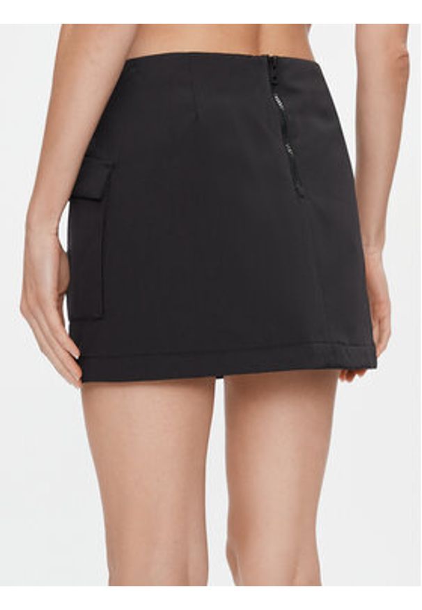 Calvin Klein Jeans Spódnica mini Light Padded Cargo Skirt J20J222620 Czarny Regular Fit. Kolor: czarny. Materiał: syntetyk