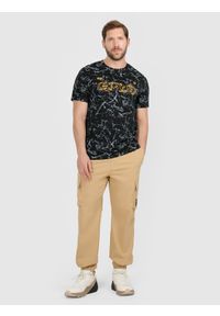 4f - 4F T-shirt regular z nadrukiem męski - czarny S. Okazja: na co dzień. Kolor: czarny. Materiał: dzianina, bawełna. Długość rękawa: krótki rękaw. Długość: krótkie. Wzór: nadruk. Styl: casual #2