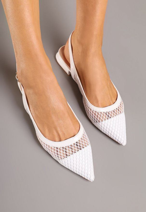 Renee - Białe Sandały Slingback z Siateczki ze Szpiczastym Noskiem Niloriae. Okazja: na co dzień, na spotkanie biznesowe, do pracy. Nosek buta: szpiczasty. Zapięcie: pasek. Kolor: biały. Materiał: jeans. Styl: biznesowy, casual