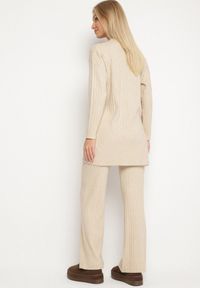Born2be - Beżowy Dzianinowy Komplet z Bawełną Długi Sweter i Szerokie Spodnie z Tłoczeniem Otida. Kolor: beżowy. Materiał: dzianina, bawełna #7