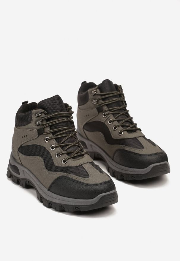 Renee - Czarno-Zielone Buty Trekkingowe Trapery Vices Ozdobione Geometrycznym Motywem Anarisse. Okazja: na co dzień. Kolor: czarny. Materiał: jeans. Wzór: aplikacja, geometria. Styl: elegancki, casual