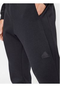 Adidas - adidas Spodnie dresowe IN5102 Czarny Regular Fit. Kolor: czarny. Materiał: bawełna #5