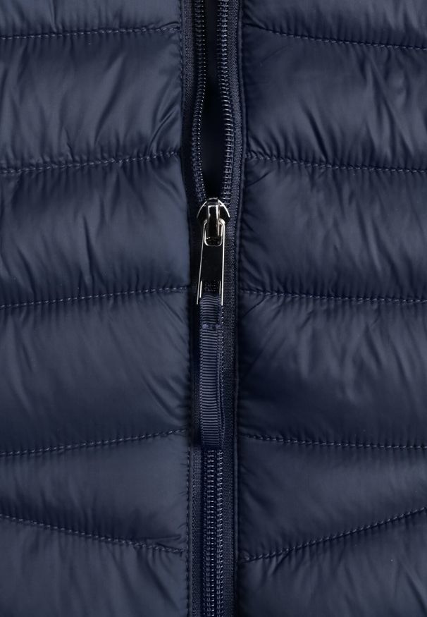 Born2be - Granatowa Klasyczna Kurtka Przejściowa z Pikowaniem i Odpinanym Kapturem Pretiella. Okazja: na spacer, na co dzień. Kolor: niebieski. Materiał: jeans, nylon. Styl: klasyczny