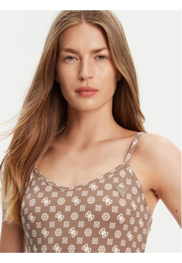 Guess Top V5YP11 MC03W Brązowy Slim Fit. Kolor: brązowy. Materiał: syntetyk