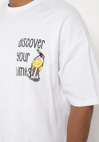 Born2be - Biała Bawełniana Koszulka T-shirt z Krótkim Rękawem z Nadrukiem na Plecach i Przodzie Civia. Okazja: na spotkanie biznesowe, do pracy, na co dzień. Kolor: biały. Materiał: bawełna. Długość rękawa: krótki rękaw. Długość: krótkie. Wzór: nadruk. Styl: klasyczny, biznesowy, casual #4