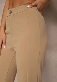 Renee - Ciemnobeżowe Spodnie z Wiskozą High Waist w Eleganckim Stylu Tatariela. Okazja: na spotkanie biznesowe, na co dzień. Stan: podwyższony. Kolor: beżowy. Materiał: wiskoza. Styl: elegancki #4