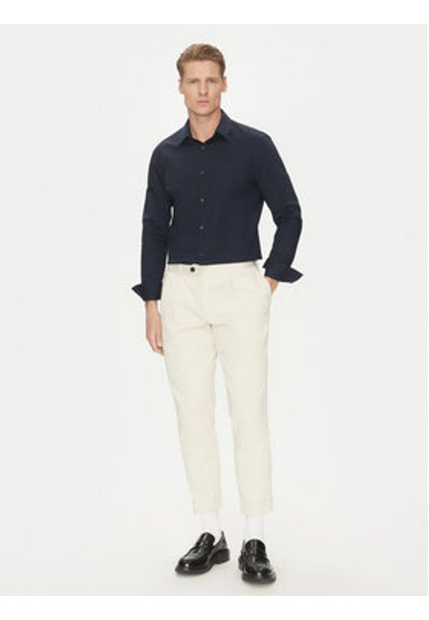 Calvin Klein Koszula LV04LB145G Granatowy Slim Fit. Kolor: niebieski. Materiał: bawełna