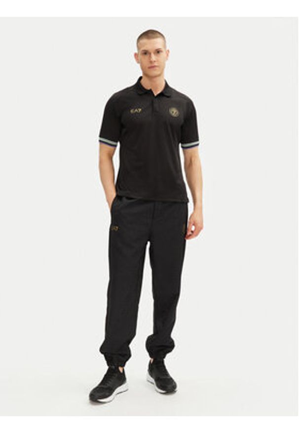EA7 Emporio Armani Polo 7M000257 AF13537 UC001 Czarny Regular Fit. Typ kołnierza: polo. Kolor: czarny. Materiał: syntetyk