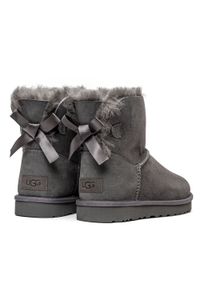 Ugg - Buty zimowe damskie UGG W Mini Bailey Bow II (1016501-GREY). Okazja: na plażę. Kolor: szary. Materiał: materiał. Sezon: zima. Styl: młodzieżowy #4