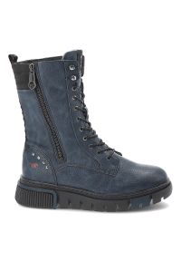 Granatowe Botki Mustang Wygodne Obuwie Damskie. Okazja: na co dzień. Wysokość cholewki: przed kolano. Zapięcie: zamek. Kolor: niebieski. Materiał: skóra ekologiczna. Szerokość cholewki: normalna. Wzór: aplikacja. Styl: casual, elegancki #6