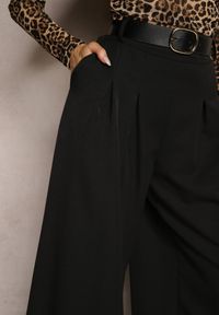 Renee - Czarne Eleganckie Szerokie Spodnie Garniturowe z Wiskozą Ozdobione Paskiem Ravinae. Okazja: na spotkanie biznesowe, do pracy. Stan: podwyższony. Kolor: czarny. Materiał: wiskoza. Wzór: aplikacja. Styl: elegancki #4