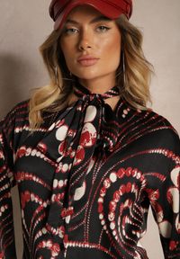 Renee - Czarno-Czerwona Koszula z Geometrycznym Motywem i Wiązaniem przy Dekolcie Mortinnia. Okazja: na co dzień. Typ kołnierza: kołnierzyk klasyczny. Kolor: czarny. Materiał: jeans. Długość rękawa: długi rękaw. Długość: długie. Wzór: geometria. Styl: klasyczny, casual #5