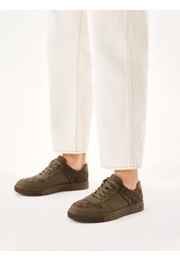 Kazar - Męskie buty sportowe w monogramy KAZAR. Kolor: zielony. Materiał: skóra, zamsz. Szerokość cholewki: normalna. Wzór: aplikacja #6