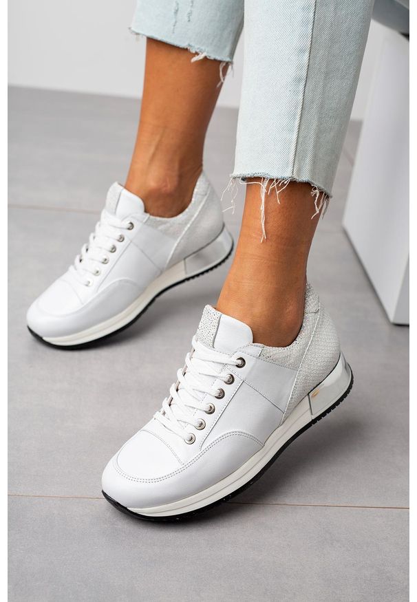 Kati - Białe sneakersy kati buty sportowe sznurowane 7026/8. Kolor: srebrny, biały, wielokolorowy