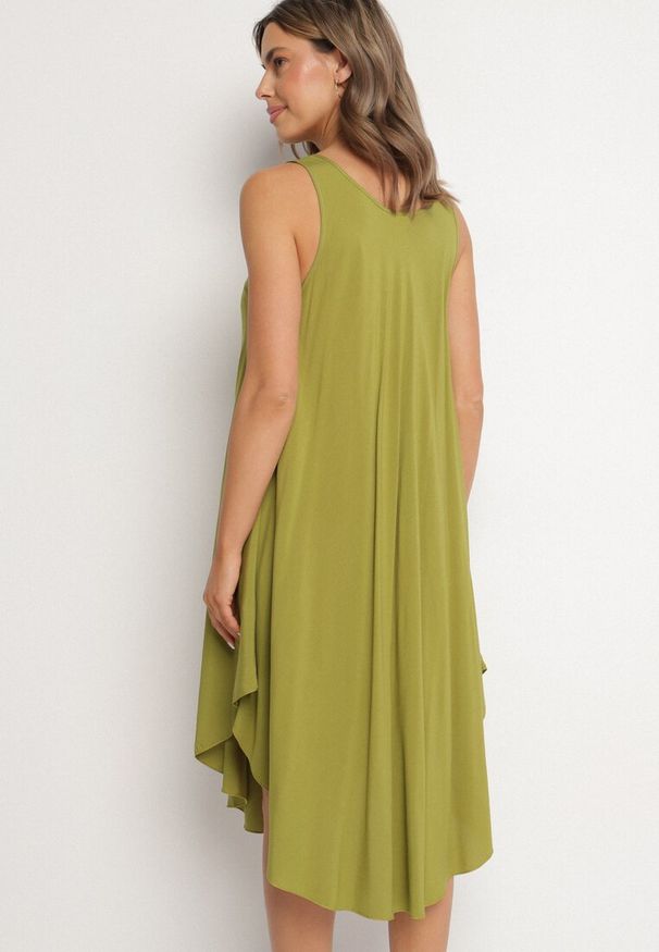 Born2be - Ciemnozielona Rozkloszowana Sukienka z Bawełny Tesaxelle. Okazja: na spotkanie biznesowe, na co dzień. Kolor: zielony. Materiał: bawełna. Typ sukienki: proste. Styl: elegancki, biznesowy, casual