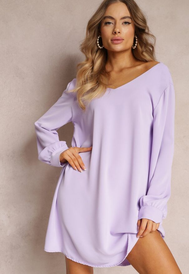 Renee - Fioletowa Sukienka Mini z Koronkową Wstawką i Długimi Rękawami Jood. Kolekcja: plus size. Kolor: fioletowy. Materiał: koronka. Długość rękawa: długi rękaw. Sezon: jesień, wiosna. Typ sukienki: dla puszystych, trapezowe. Długość: mini