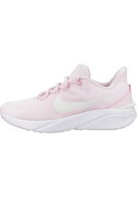 Buty do biegania dla dzieci Nike Star Runner 4. Zapięcie: sznurówki. Kolor: różowy. Materiał: syntetyk, tkanina, materiał. Szerokość cholewki: normalna