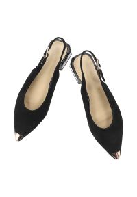 Czółenka damskie S.Barski, cholewka ze skóry naturalnej zamszowej elegancki fason slingback niski stabilny obcas, czarne, CR61-3050. Okazja: na spotkanie biznesowe. Zapięcie: klamry. Kolor: czarny. Materiał: skóra, zamsz. Szerokość cholewki: normalna. Obcas: na obcasie. Styl: elegancki. Wysokość obcasa: średni #7