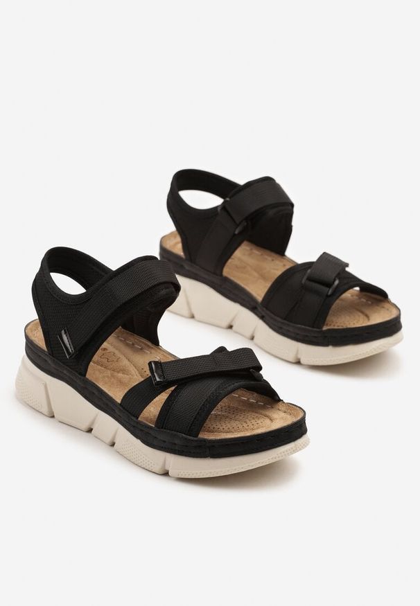 Born2be - Czarne Sandały ze Skórzaną Wkładką i Geometrycznymi Paskami Tosmelia. Okazja: na co dzień. Zapięcie: pasek. Kolor: czarny. Materiał: skóra. Wzór: geometria. Styl: casual, klasyczny