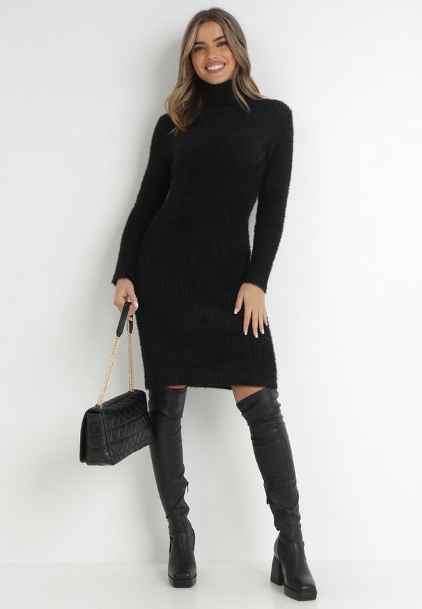Born2be - Czarna Sukienka Dzianinowa Wełniana Colno. Typ kołnierza: golf. Kolekcja: plus size. Kolor: czarny. Materiał: dzianina, wełna. Długość rękawa: długi rękaw. Typ sukienki: dopasowane. Długość: mini